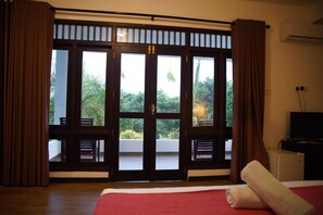 Superior Suite, 1 King Bed, Pool View - Fort Edge Retreat (Unawatuna)