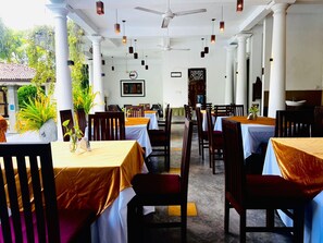 Breakfast, lunch, dinner served; local and international cuisine 