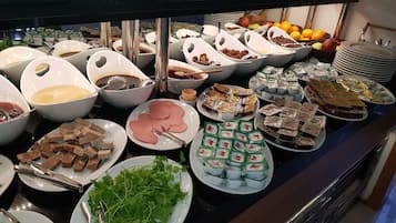 Free daily buffet breakfast