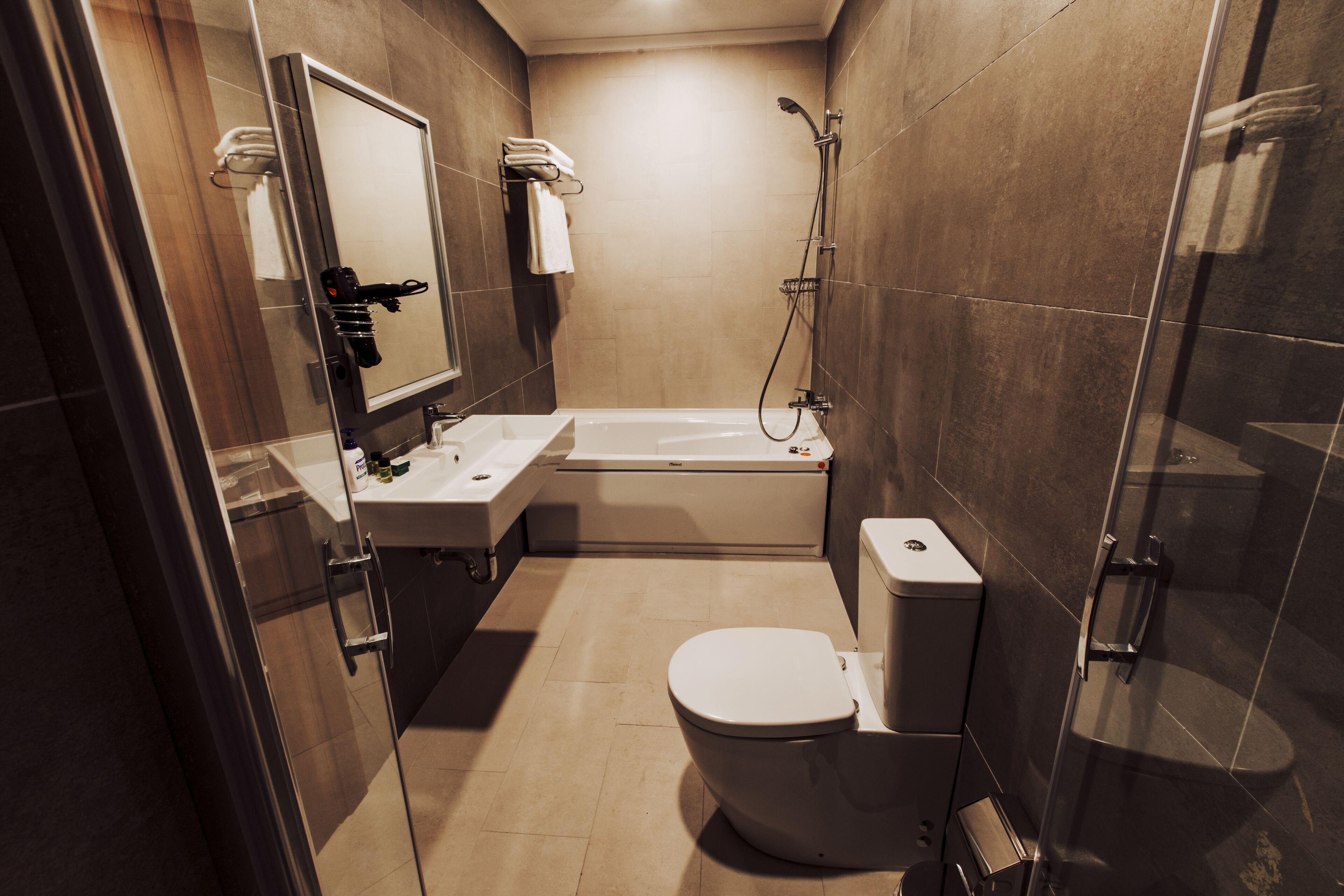 suite, city view | bathroom | shower, free toiletries, hair dryer, bathrobes