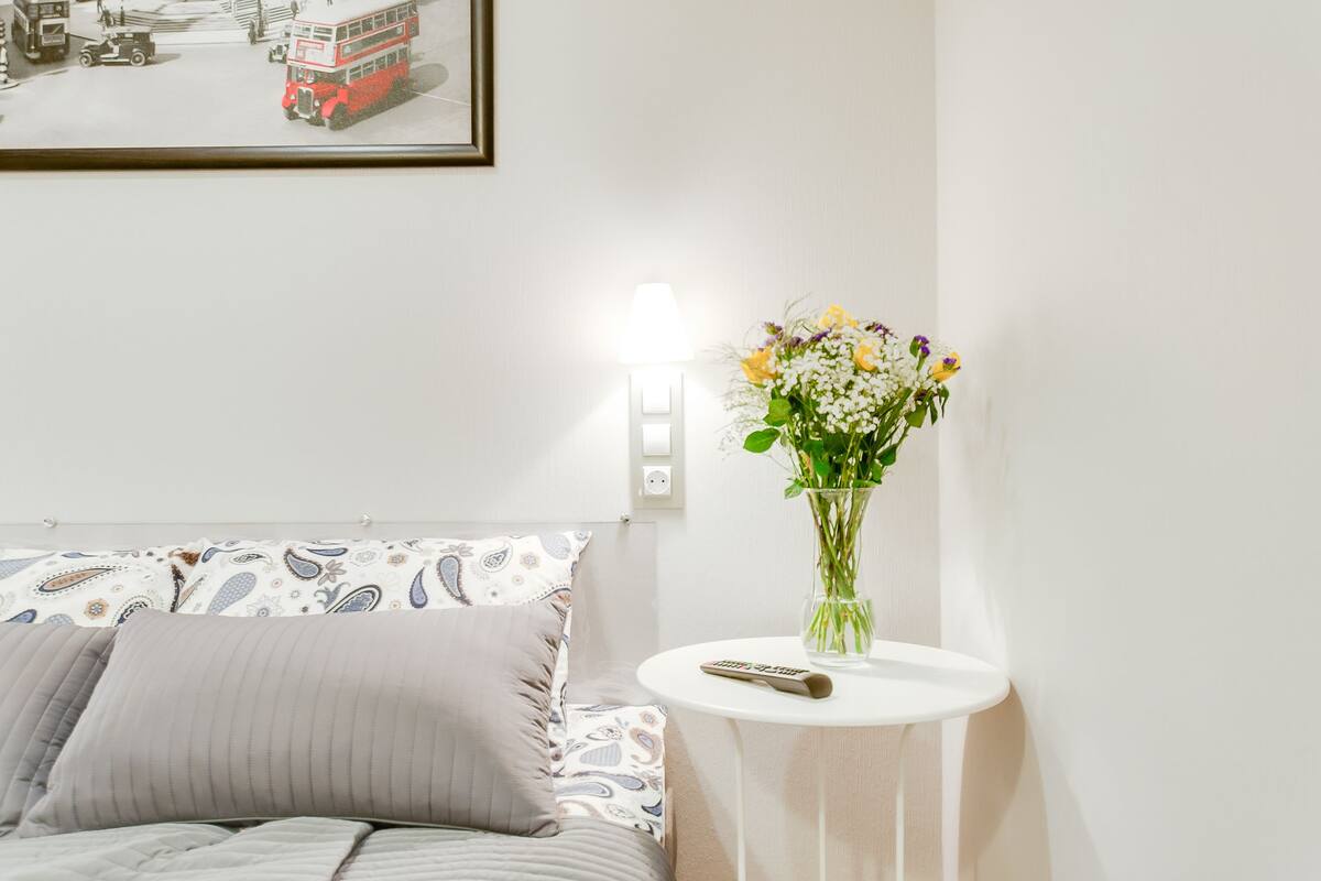 Habitación estándar con 1 cama matrimonial o 2 individuales | Ropa de cama de alta calidad, escritorio y insonorización