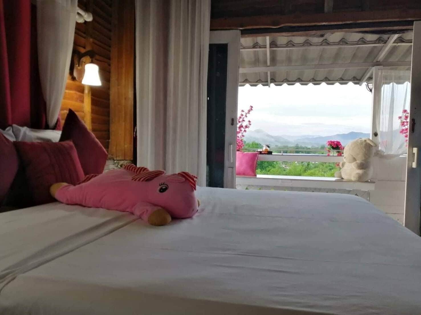 Lumpang | Desk, free WiFi