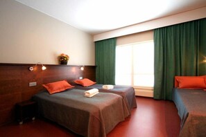 Standardzimmer | Schreibtisch, Bügeleisen/Bügelbrett, kostenlose Babybetten