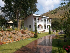 Exterior - Stamp Hills Resort & Restaurant (Suan Phueng)