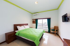 Deluxe Room, 1 Double Bed, Garden View | Desk, blackout drapes, iron/ironing board, cribs/infant beds - Pondok Asri Denpasar (Denpasar)