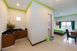 Desk, blackout drapes, iron/ironing board, cribs/infant beds - Pondok Asri Denpasar (Denpasar)