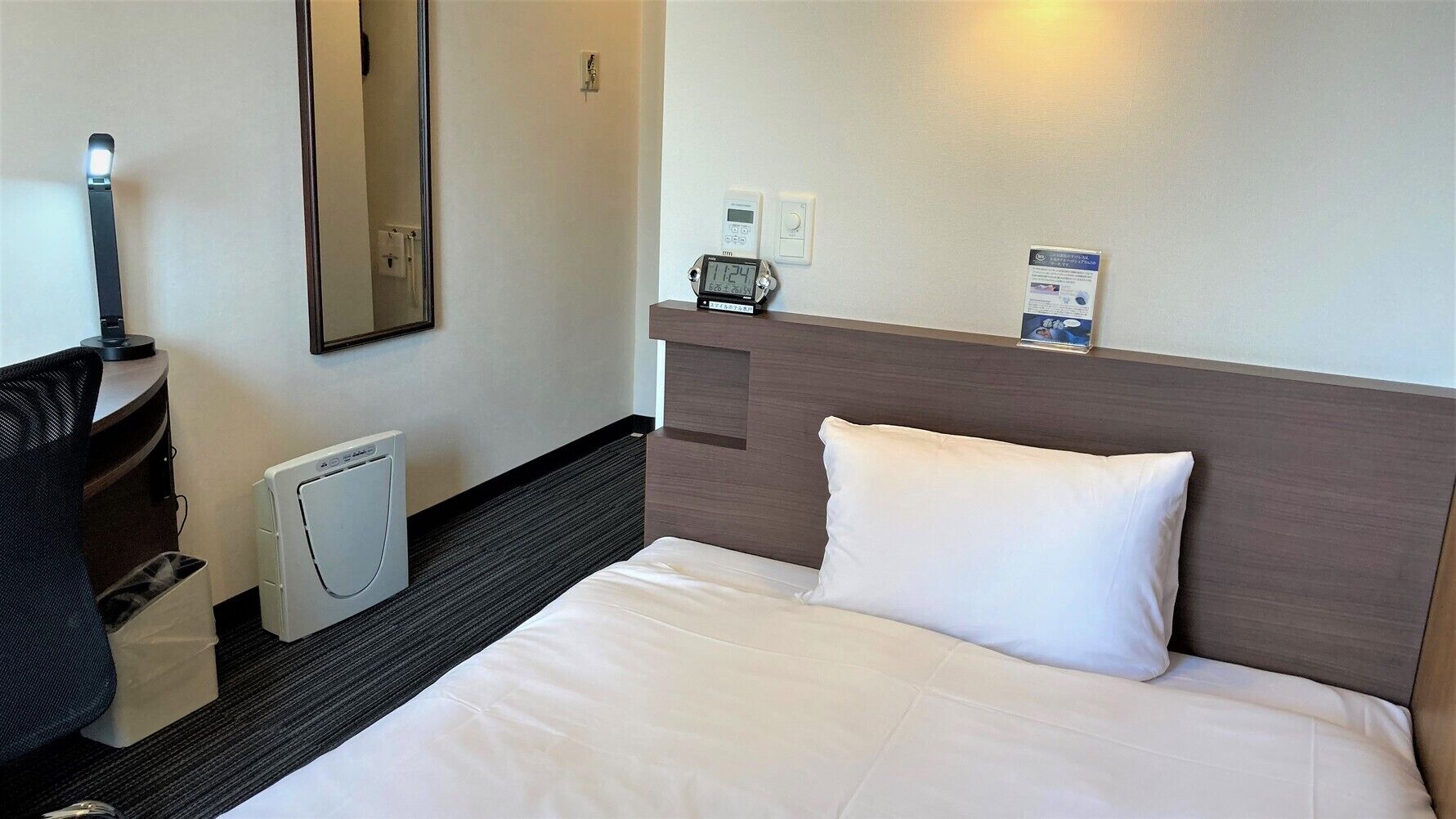 Desk, laptop workspace, iron/ironing board, free WiFi