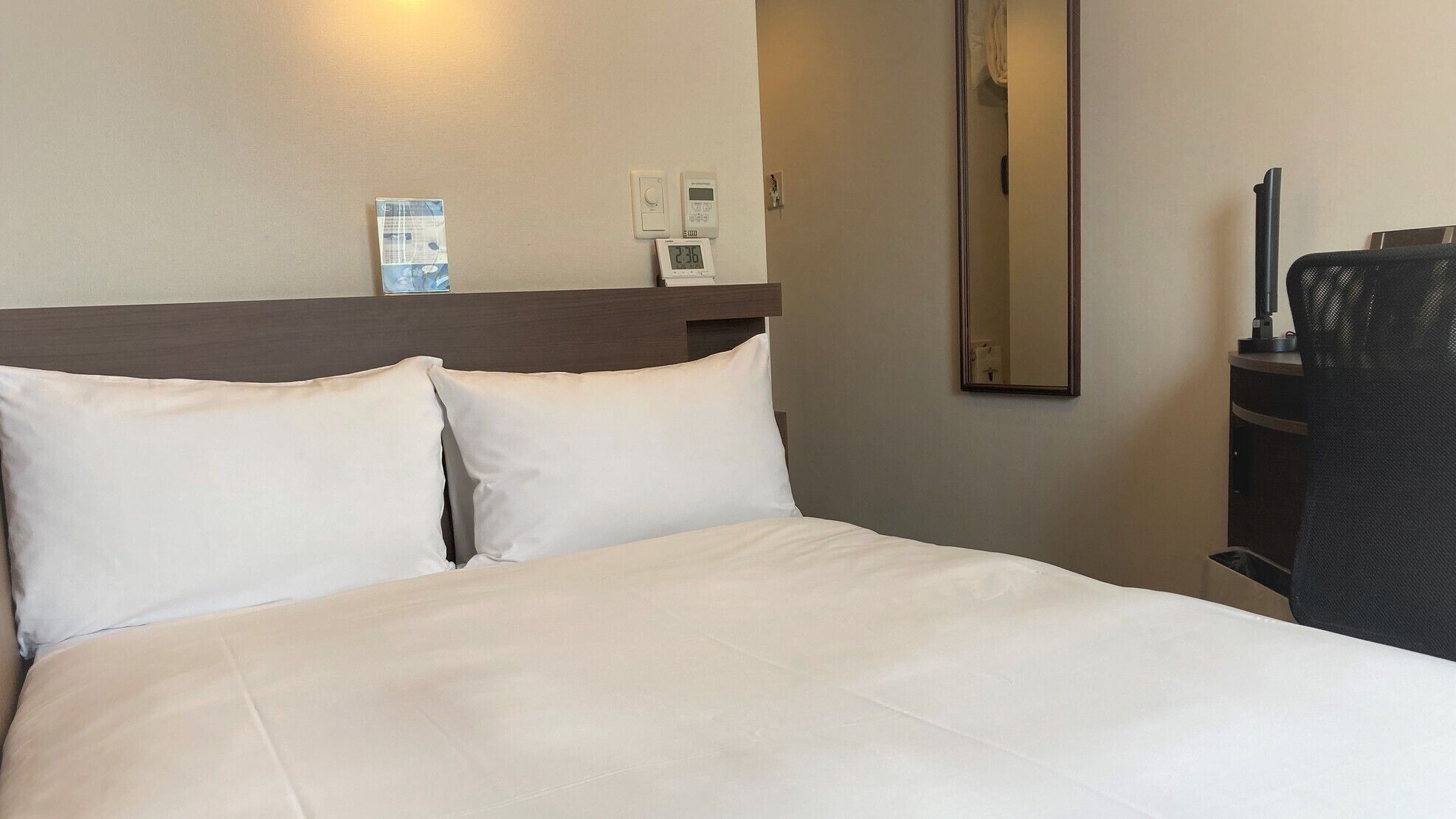 Desk, laptop workspace, iron/ironing board, free WiFi