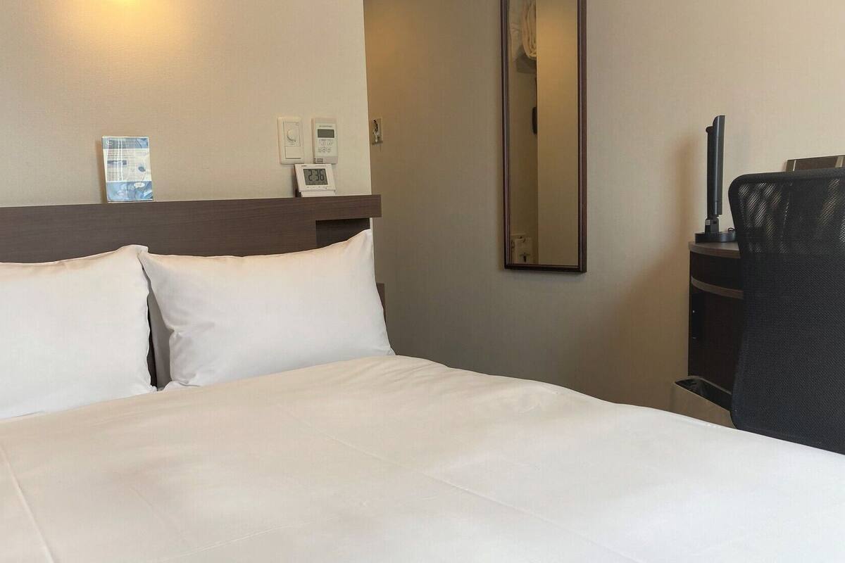 Desk, laptop workspace, iron/ironing board, free WiFi