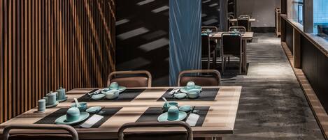 Breakfast, lunch, brunch served; international cuisine