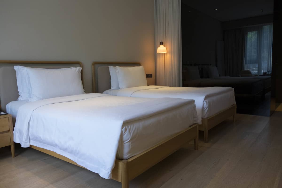 Habitación doble de uso individual (includes air purifier,UV disinfected) | Ropa de cama de alta calidad, edredón y artículos del minibar gratis