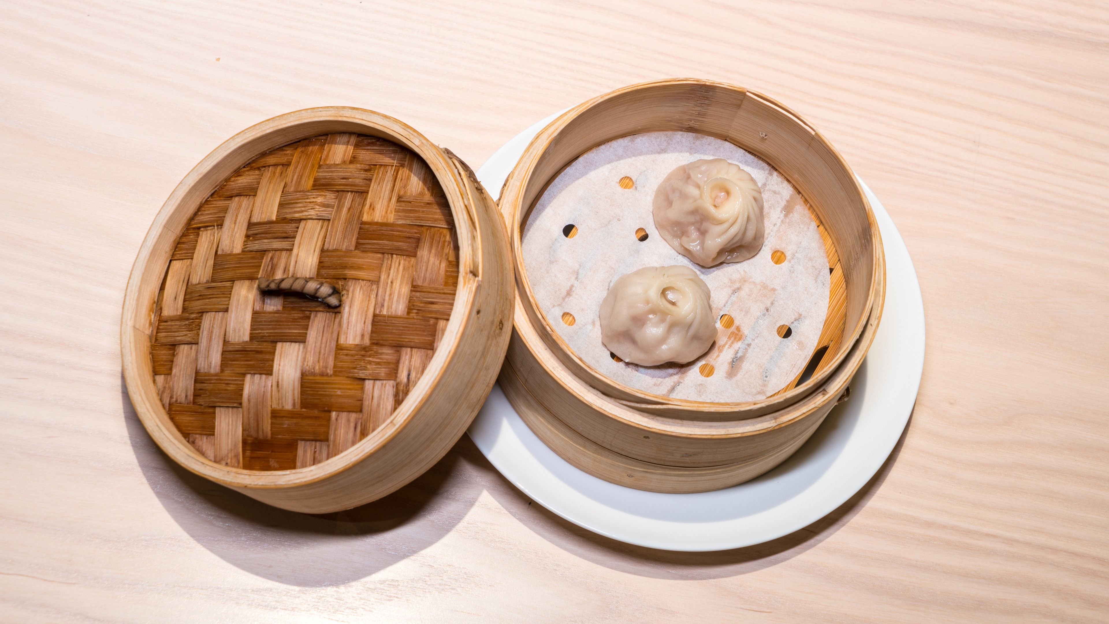 breakfast, lunch, brunch served; international cuisine