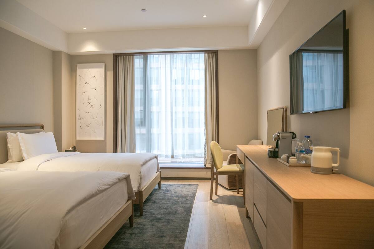 Quarto duplo superior, vista para a cidade | Roupas de cama premium, edredons de pluma