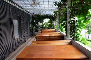 Breakfast, lunch, dinner served; Thai cuisine - Cozy at 9 Hotel and Kitchen (Bangkok)