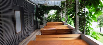 Cozy at 9 Hotel and Kitchen