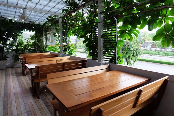 Breakfast, lunch, dinner served; Thai cuisine - Cozy at 9 Hotel and Kitchen (Bangkok)