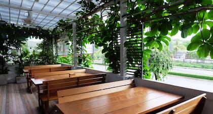 Cozy at 9 Hotel and Kitchen