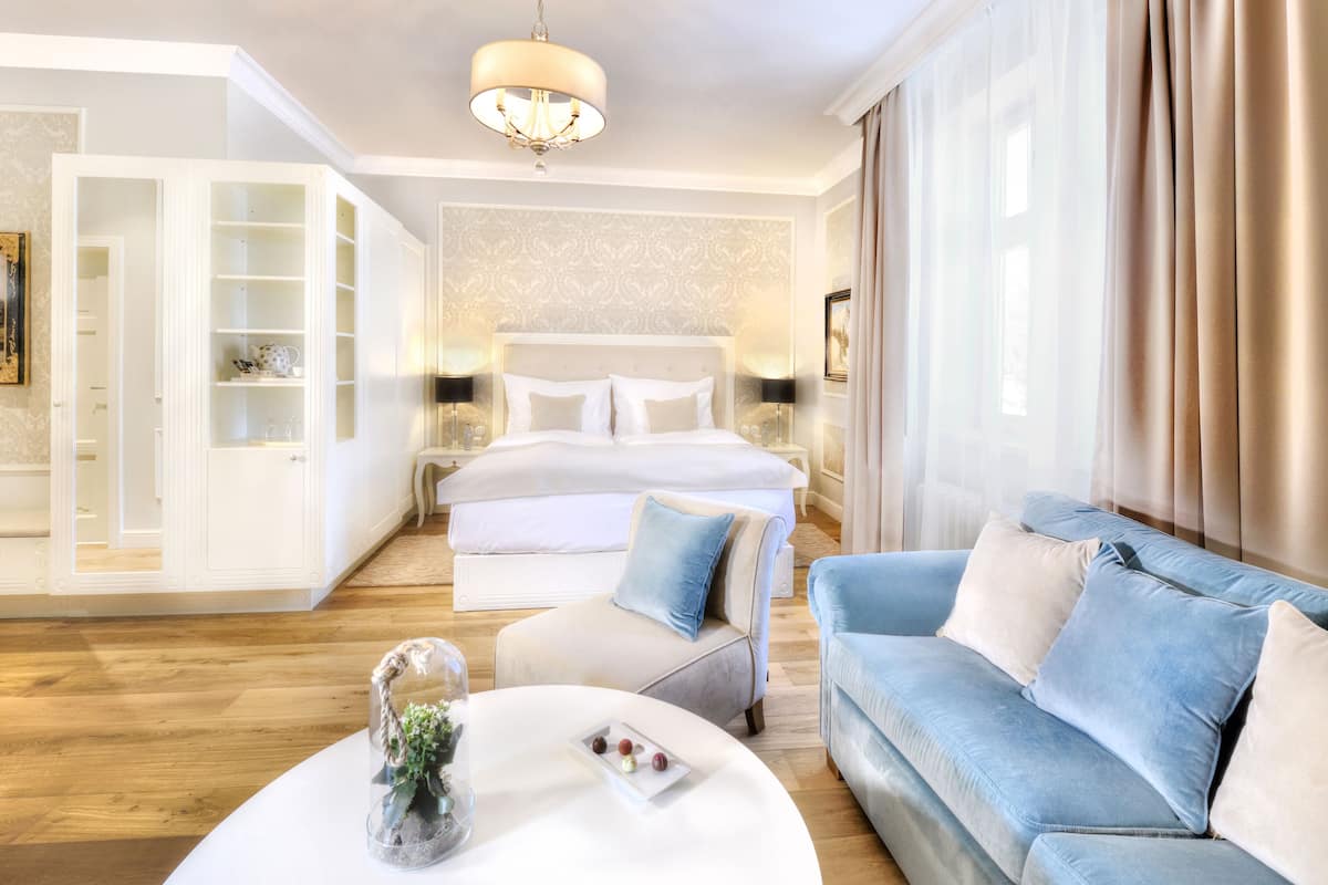 classic suite (historic) | premium bedding, minibar, in-room safe, desk