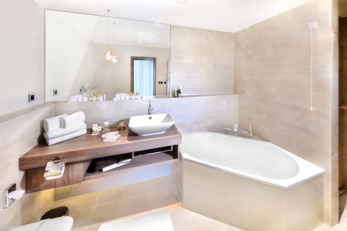 suite (marie antoinette) | bathroom | free toiletries, hair dryer, bathrobes, slippers