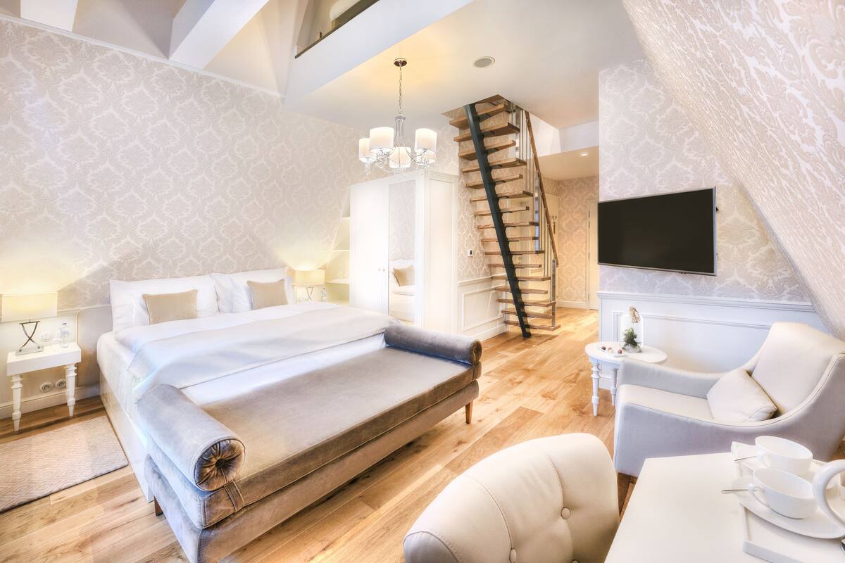 apartment (rudolf) | premium bedding, minibar, in-room safe, desk