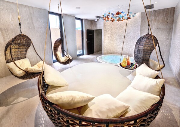 Sauna, hot tub, steam room, body treatments, hot stone massages