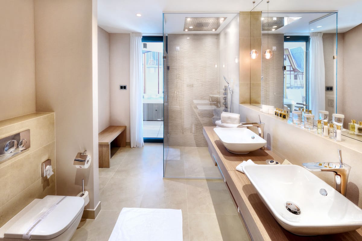 apartment (mária terézia) | bathroom | free toiletries, hair dryer, bathrobes, slippers