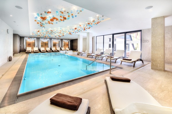 Indoor pool, pool loungers