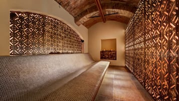 Sauna, hot tub, steam room, body treatments, hot stone massages