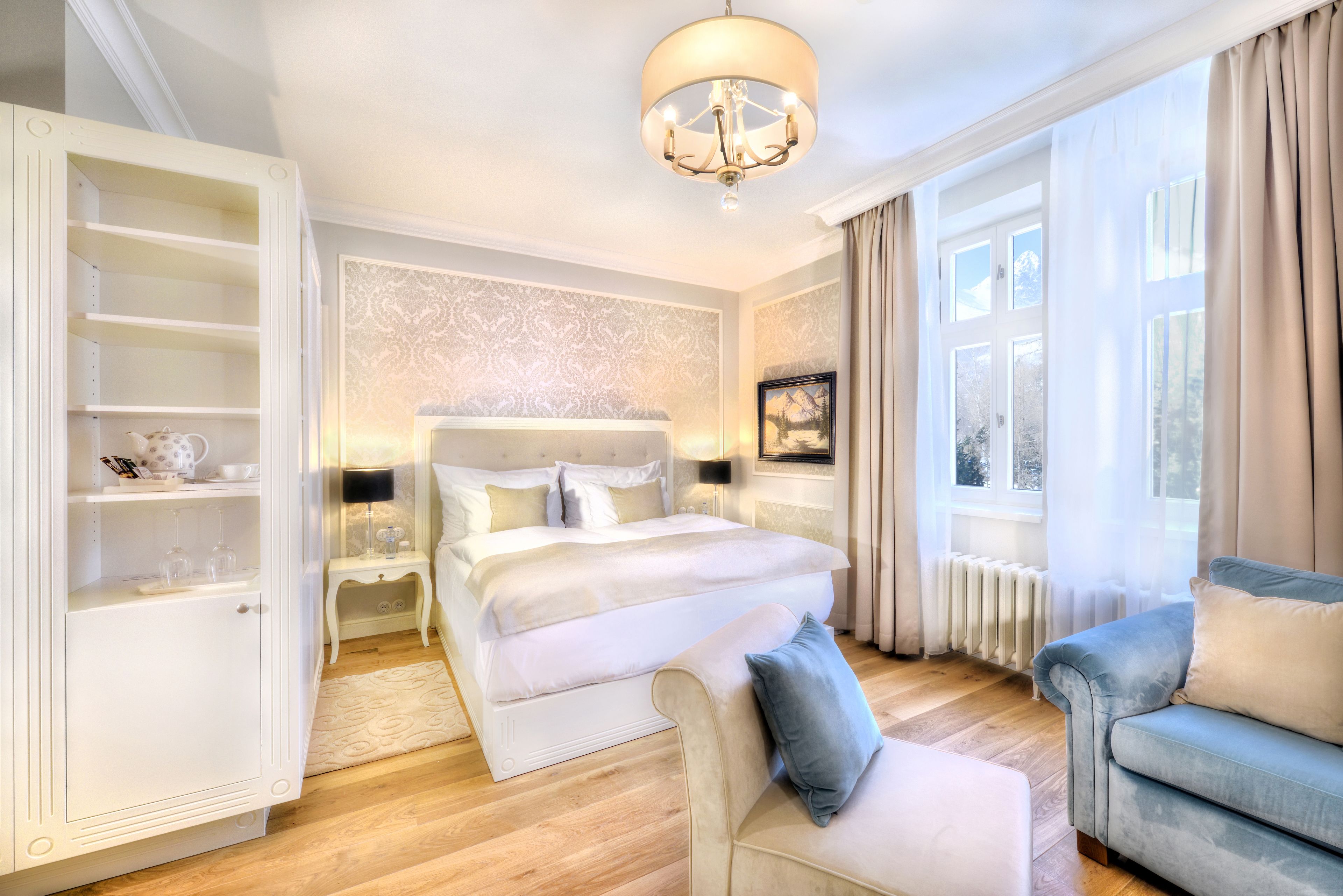 Classic Suite (Historic) | Premium bedding, minibar, in-room safe, desk