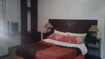 Standard Double Room | Desk, WiFi (free)