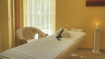 Een sauna, een stoombad, hotstone-massages, gezichtsbehandelingen