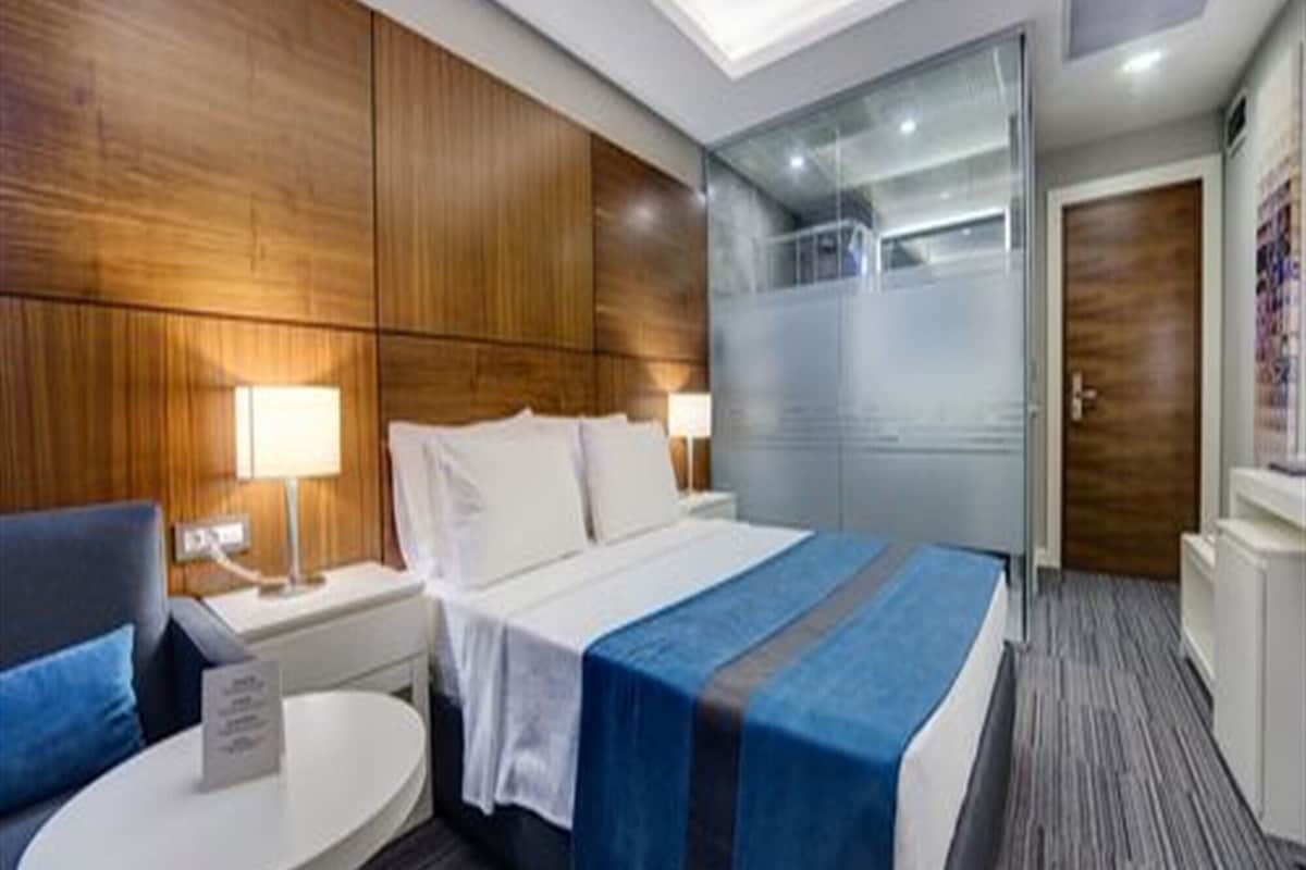 Ropa de cama de alta calidad y minibar 