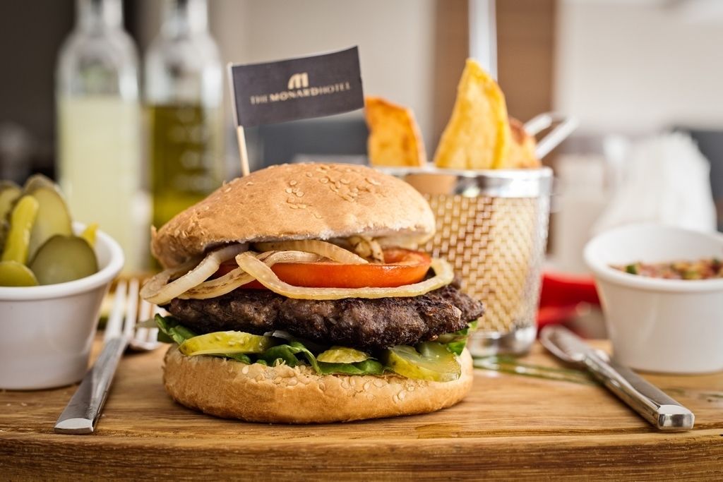 breakfast, lunch, dinner served; international cuisine