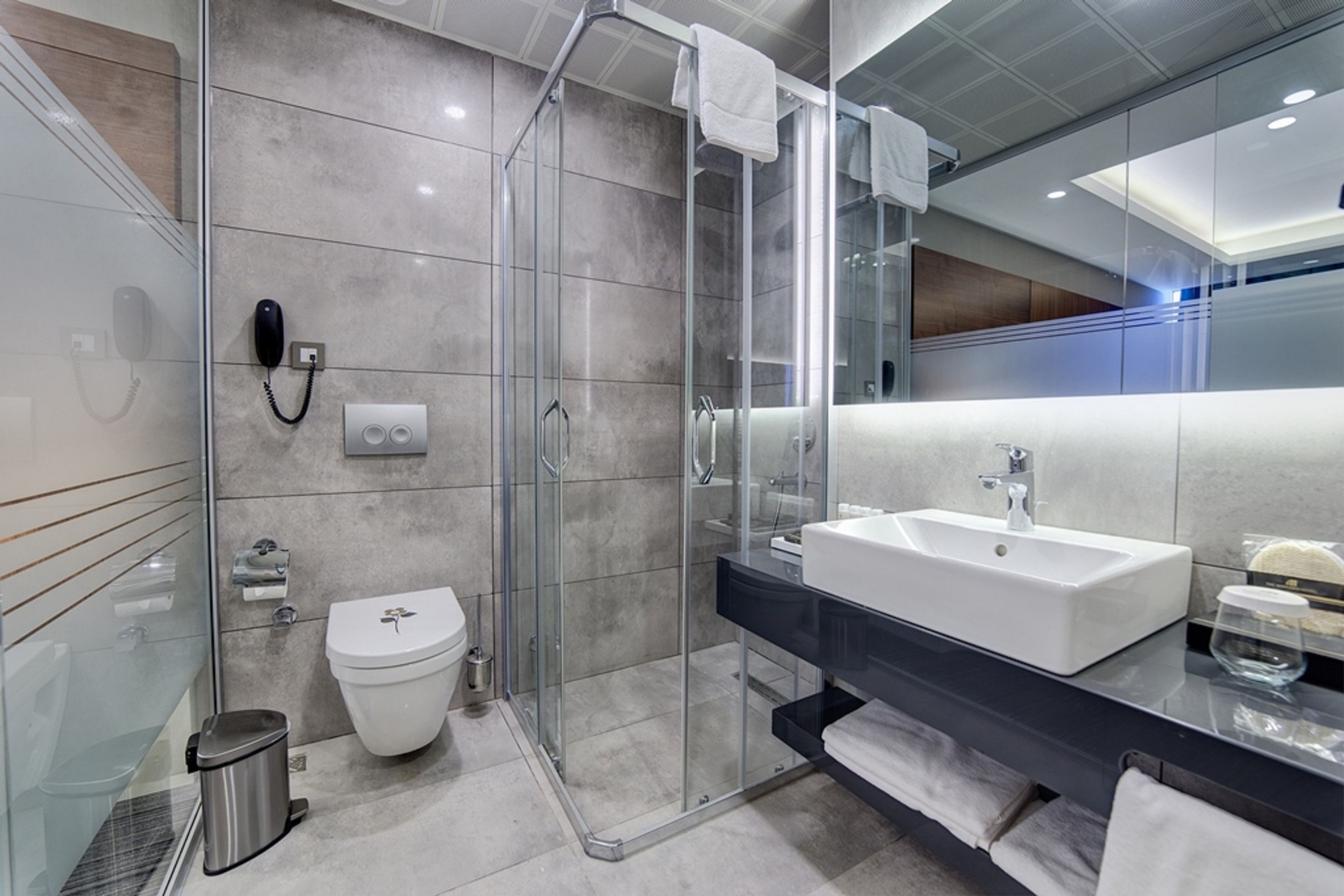 suite | bathroom | shower, free toiletries, hair dryer, bathrobes