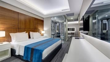 Suite ejecutiva | Ropa de cama de alta calidad y minibar