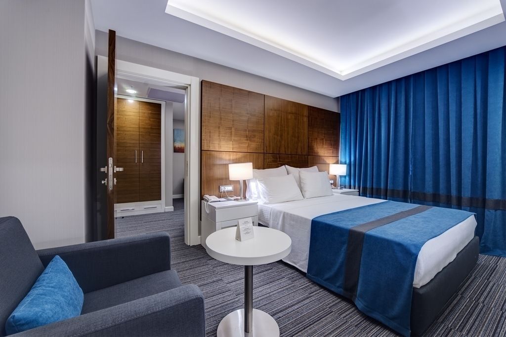Luxe beddengoed, een minibar, een kluis op de kamer, een bureau