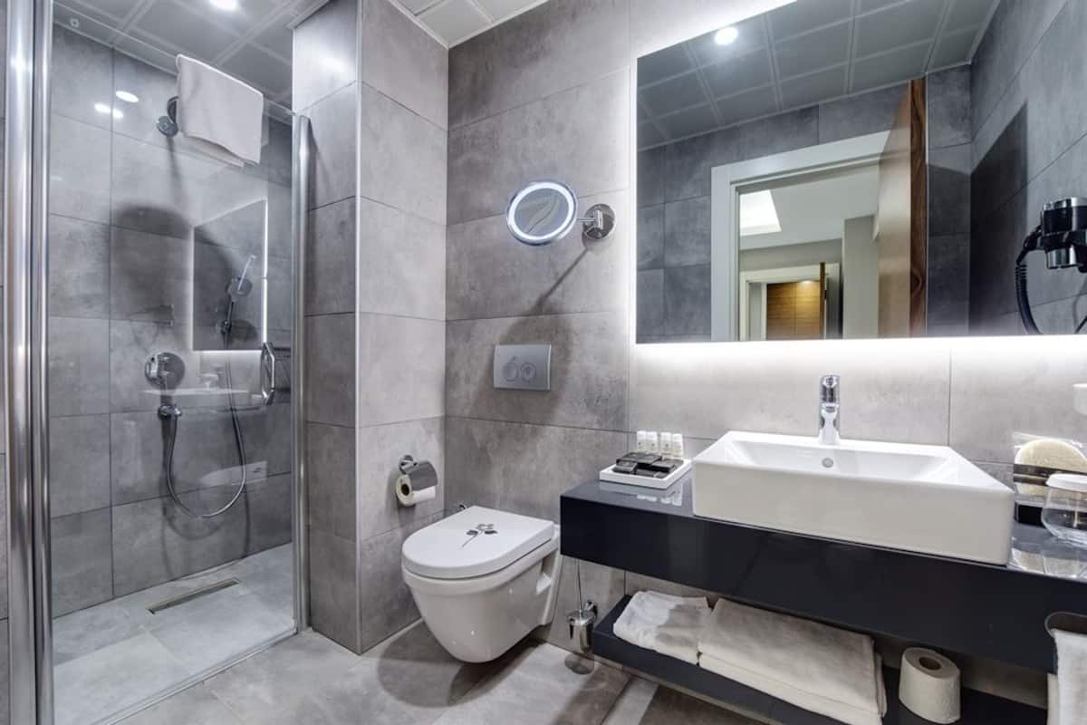 superior triple room | bathroom | shower, free toiletries, hair dryer, bathrobes