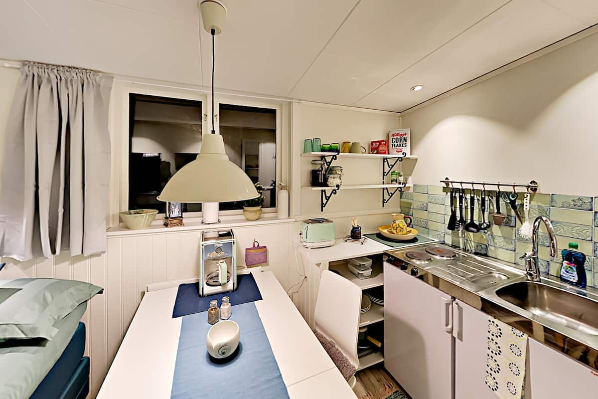 Small Single Studio | 1 sovrum, bäddmadrasser, individuell inredning och unika möbler