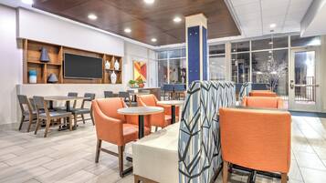 Free buffet breakfast on weekdays