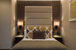 Classic Double Room | Minibar, in-room safe, desk, laptop workspace - The Kings Head Hotel (London)