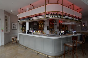 Bar (on property) - The Kings Head Hotel (London)