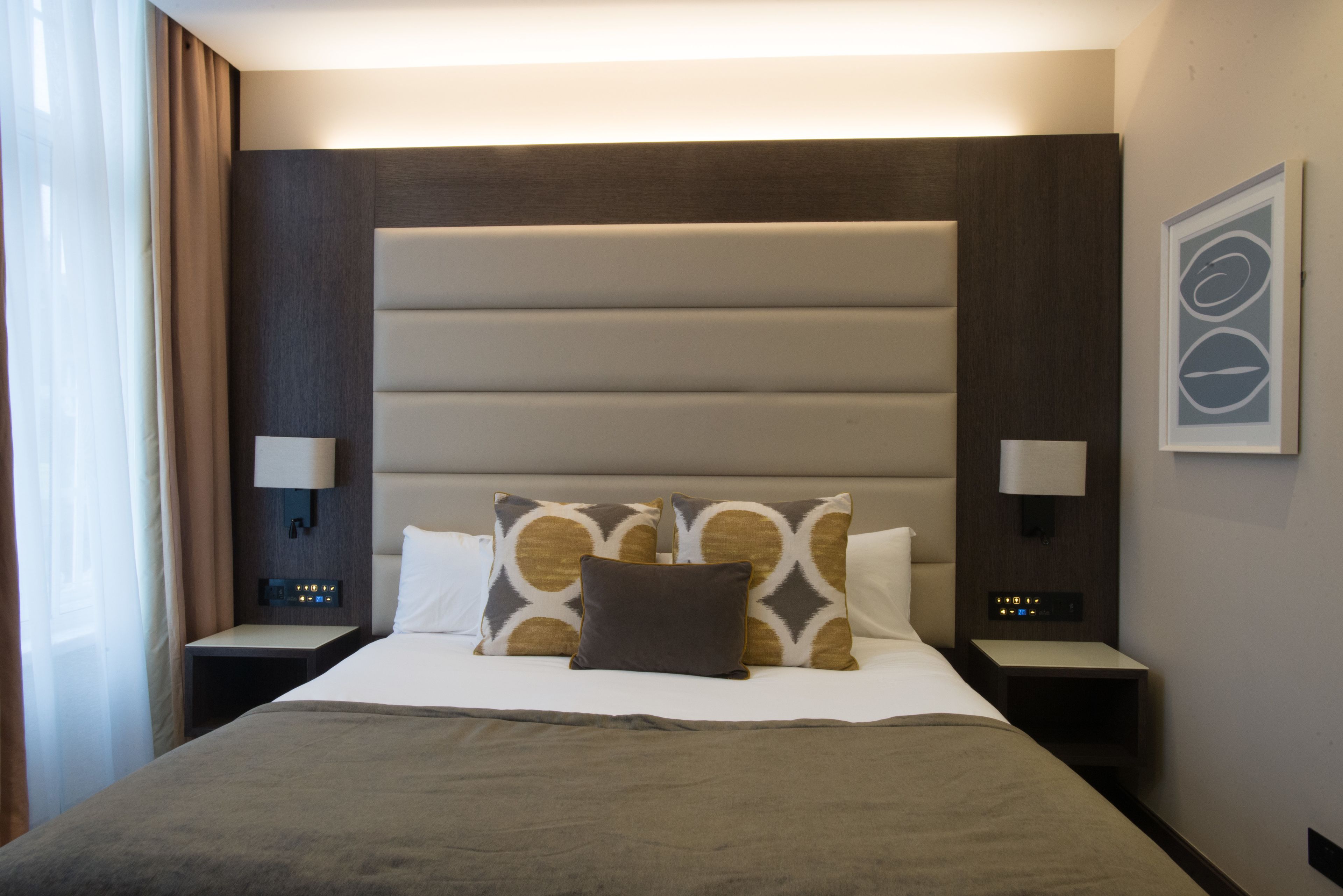 deluxe double or twin room | 1 bedroom, minibar, in-room safe, desk