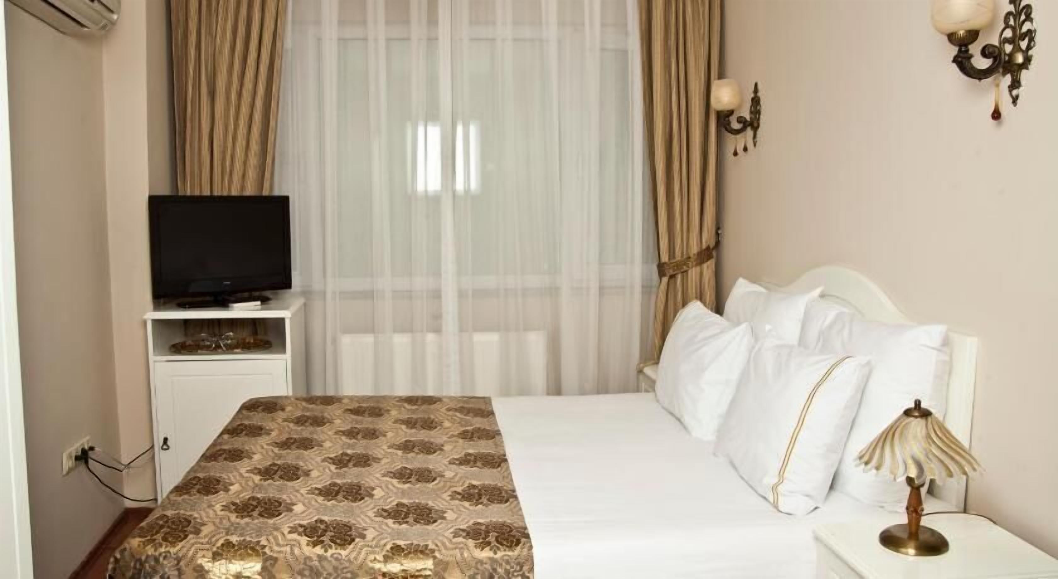 Minibar, in-room safe, soundproofing, iron/ironing board