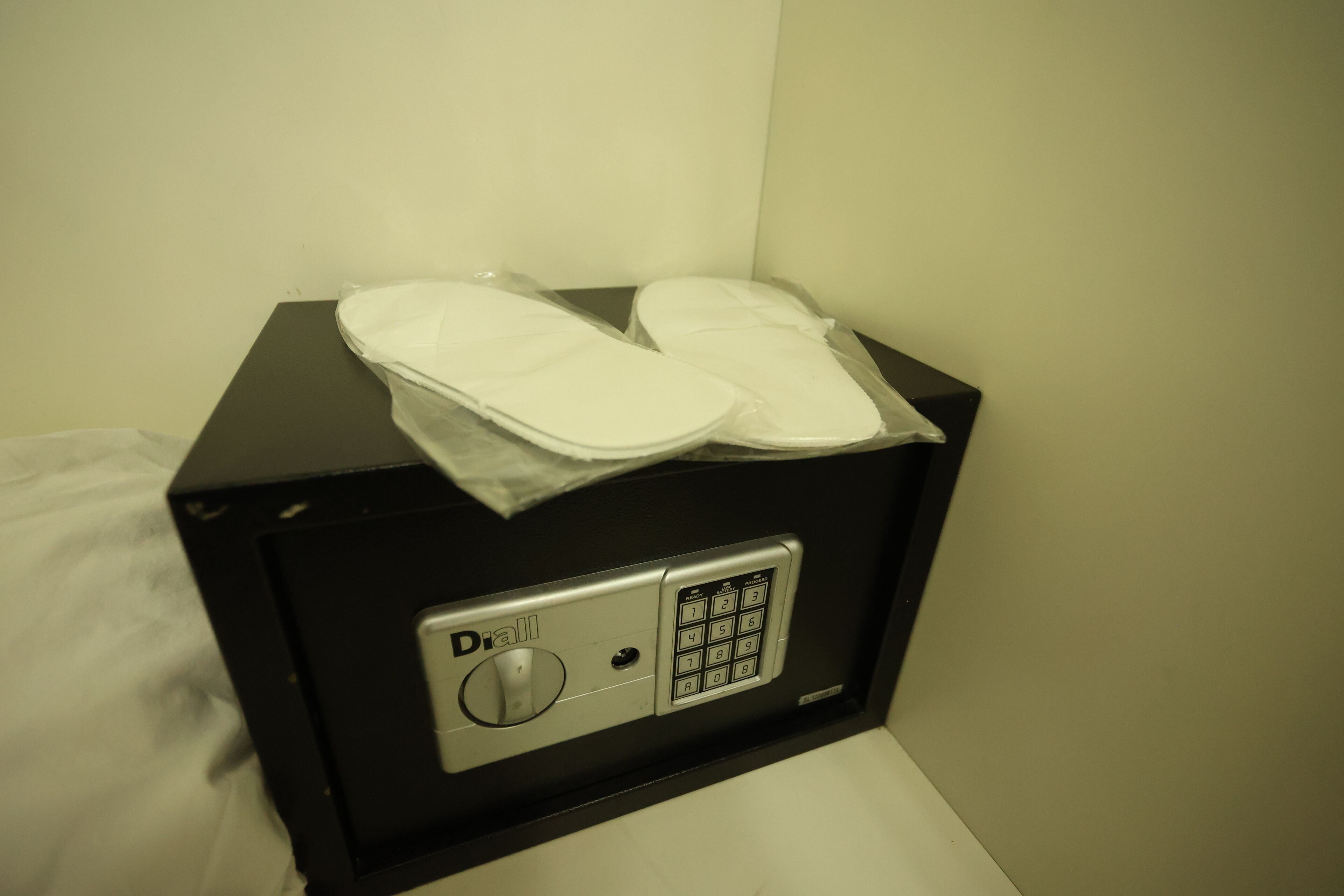 standard double room | 1 bedroom, minibar, in-room safe, soundproofing