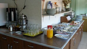 Free daily continental breakfast