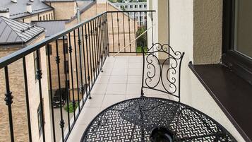 Two-Bedroom Apartment with Balcony | Balcony