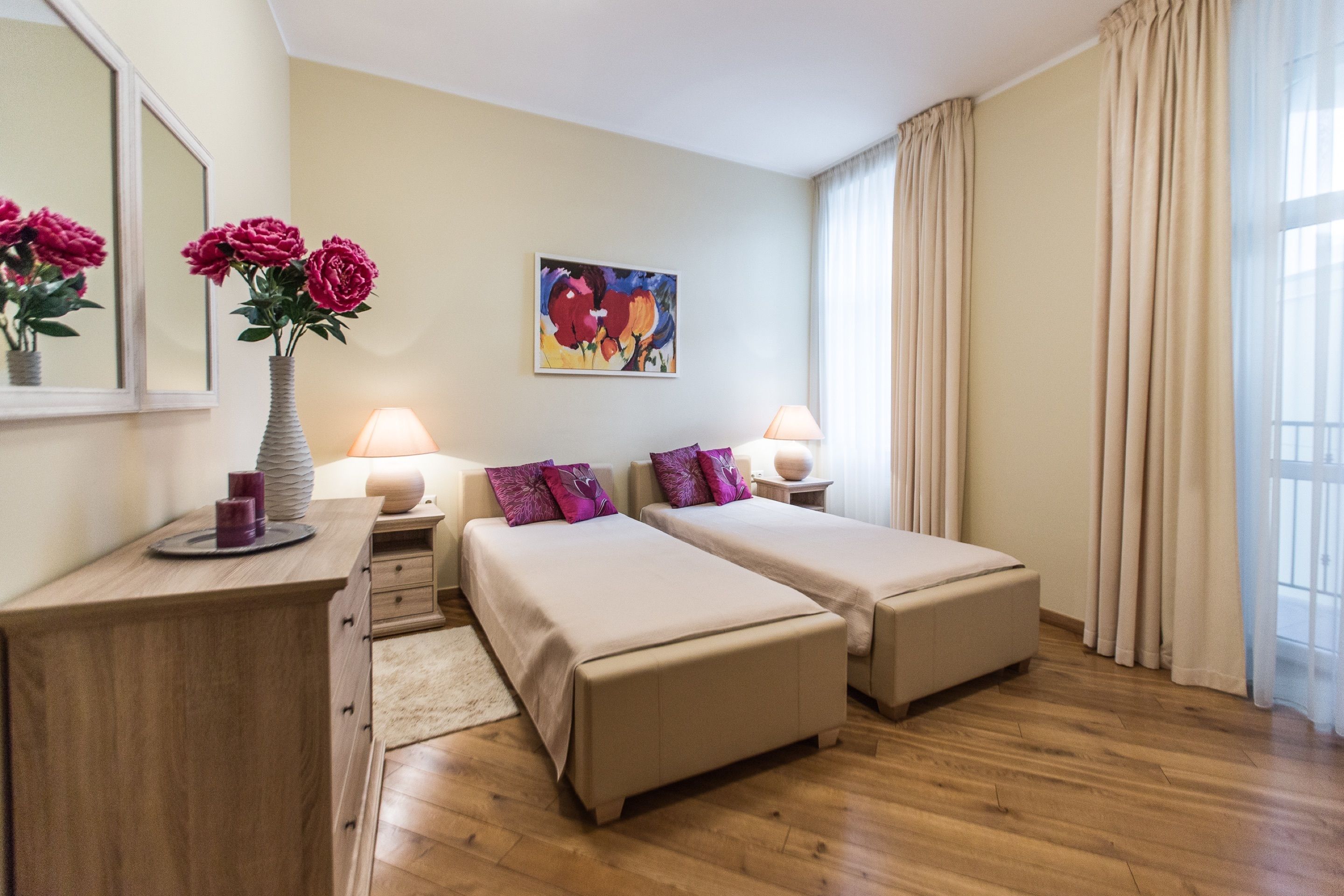 Egyptian cotton sheets, premium bedding, pillowtop beds, desk