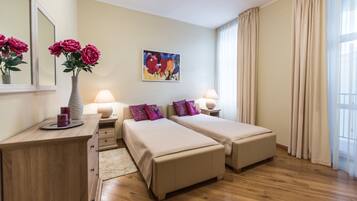 Egyptian cotton sheets, premium bedding, pillowtop beds, desk
