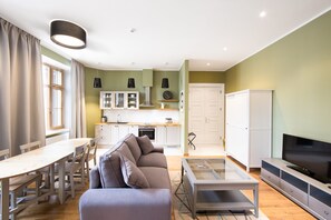 Premium Studio with Balcony | 意大利 Frette 床單、高級寢具、特厚豪華床墊、迷你吧