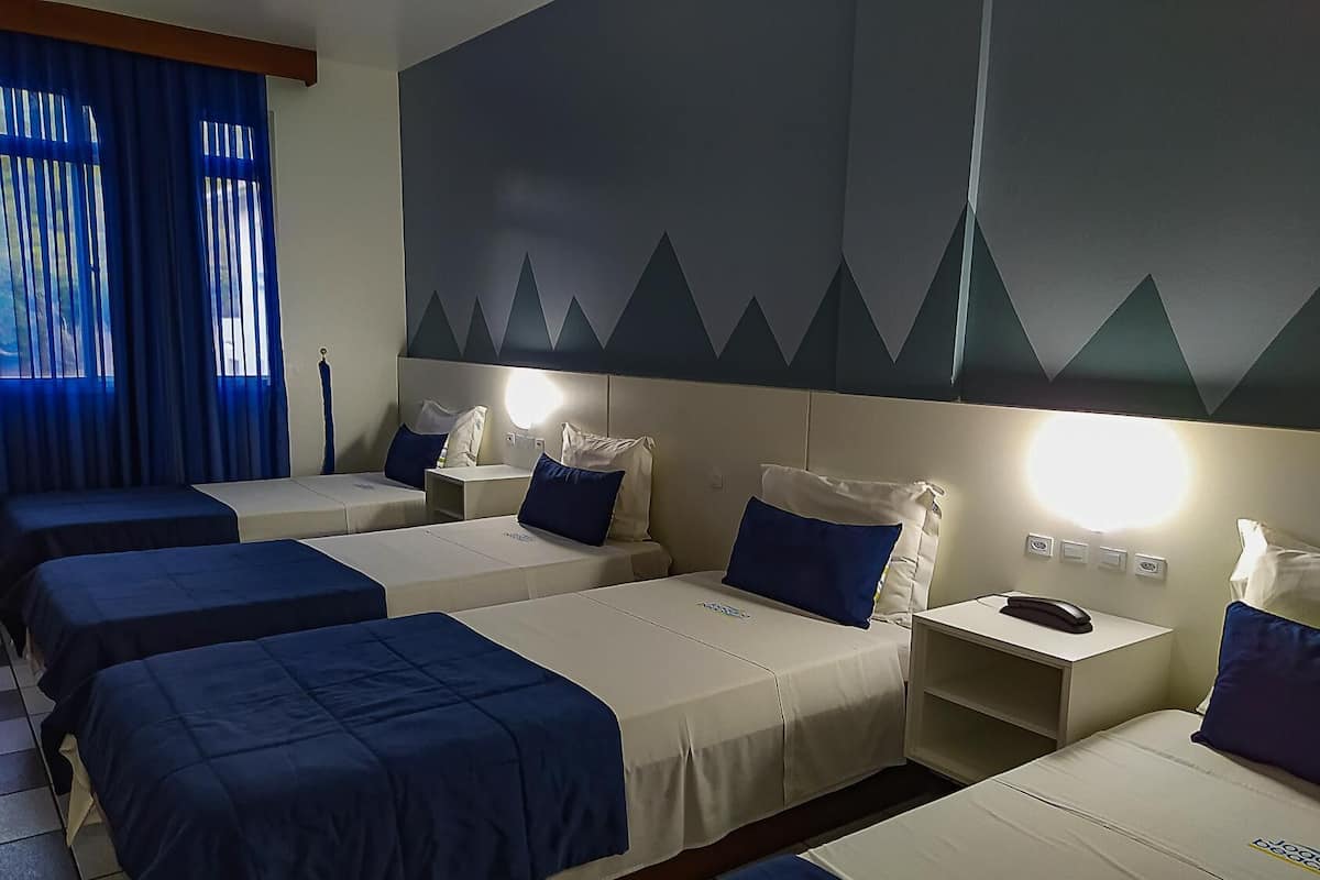 Minibar, free WiFi, bed sheets